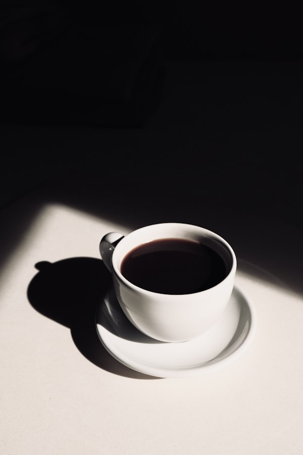 Pour over coffee brewing process with a glass carafe